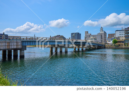 View of Matsue Bridge and the townscape on the opposite bank (including Sueji Honmachi) from Hachikenya Park in Matsue City, Shimane Prefecture. 140052196