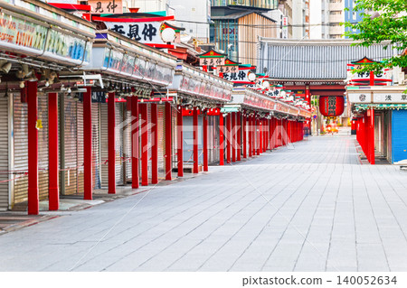 淺草寺、仲見世商店街和雷門,晨景 淺草寺、仲見世商店街和雷門,晨景 140052634