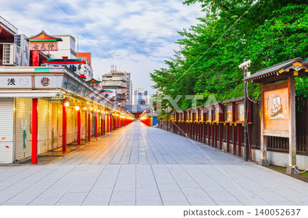 淺草寺、仲見世商店街和雷門,晨景 淺草寺、仲見世商店街和雷門,晨景 140052637