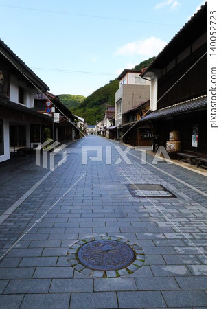 津和野,這座被譽為「山陰小京都」的古城,以及它那鋪滿鵝卵石的本町街。 津和野,這座被譽為「山陰小京都」的古城,以及它那鋪滿鵝卵石的本町街。 140052723