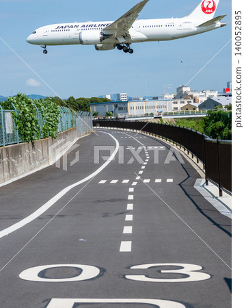 千里川堤岸和飛機著陸 千里川堤岸和飛機著陸 140052895