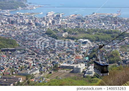 Springtime in Hokkaido, springtime in Otaru, the fragrant breezes of May in Hokkaido, the port town of Otaru viewed from Tenguyama Observatory, one of Hokkaido's three great night views. 140053263
