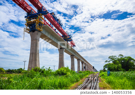 High-elevation railway construction crane in the Bangkok-Nakhon Ratchasima high-speed rail project High-elevation railway construction crane in the Bangkok-Nakhon Ratchasima high-speed rail project 140053356