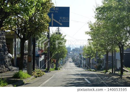 五月初的北海道,五月初的小樽,春天的小樽,從朝日展望台眺望小樽,途經堺通、正台通,登上地獄坂。 五月初的北海道,五月初的小樽,春天的小樽,從朝日展望台眺望小樽,途經堺通、正台通,登上地獄坂。 140053595