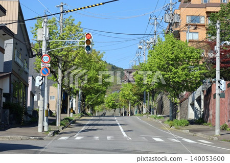 五月初的北海道，五月初的小樽，春天的小樽，從朝日展望台攀登正台通和地獄坂後看到的小樽。 140053600
