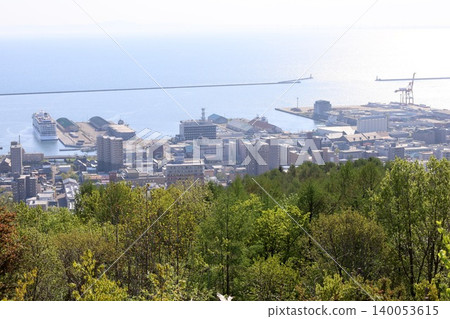 五月初的北海道，五月初的小樽，春天的小樽，從朝日展望台眺望小樽，途經堺通、正台通，登上地獄坂。 140053615