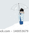 一位身穿和服的女子眺望著白雪皚皚的景色；俯視圖。 140053679