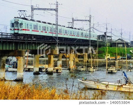 一列西鐵600系列車駛過矢部川鐵道橋 / 攝於2001年3月 一列西鐵600系列車駛過矢部川鐵道橋 / 攝於2001年3月 140053804