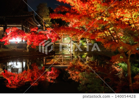 Kodaiji temple by pond with autumn leaf garden light up, Kyoto Kodaiji temple by pond with autumn leaf garden light up, Kyoto 140054428