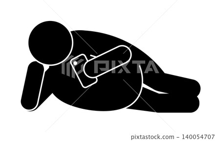 肥胖人士躺著使用智慧型手機的剪影；代表缺乏運動和肥胖的圖示。 140054707