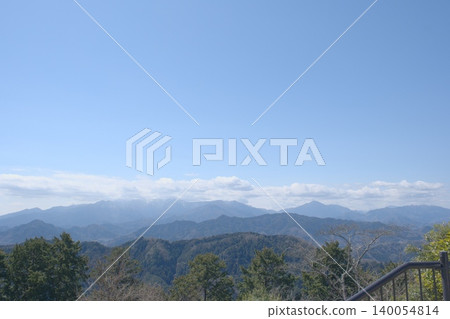 Spring's blue sky and majestic mountain ranges: A spectacular view from Mount Takao Spring's blue sky and majestic mountain ranges: A spectacular view from Mount Takao 140054814