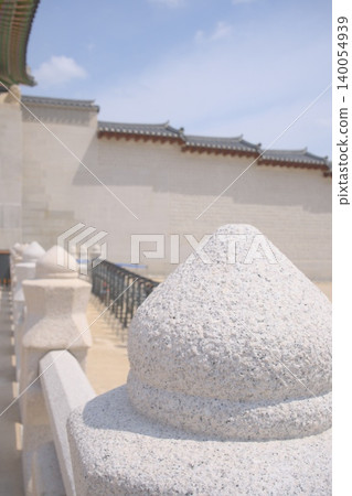 初夏時節，首爾古老宮殿之旅的景象，清爽的微風拂面而來。 140054939