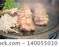 Authentic flavor that's steaming hot! Juicy, perfectly grilled samgyeopsal 140055010