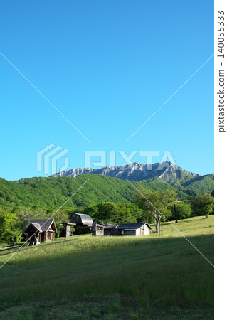 北木市大山南坡和奧大山滑雪場的春日美景。 北木市大山南坡和奧大山滑雪場的春日美景。 140055333