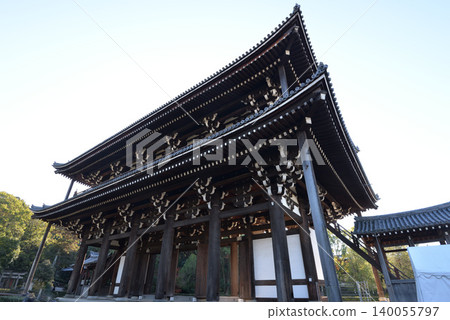 Sanmon Gate of Tofuku-ji Temple in Kyoto Sanmon Gate of Tofuku-ji Temple in Kyoto 140055797