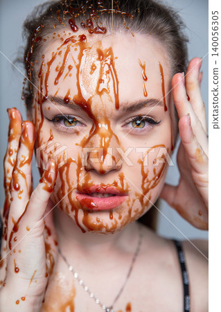 Portrait of a pretty woman 140056305