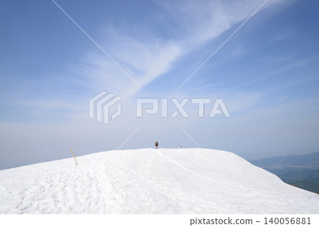 Walking on the snow-covered Mt. Nioji under a blue sky. Walking on the snow-covered Mt. Nioji under a blue sky. 140056881