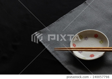 Small plate and chopsticks Small plate and chopsticks 140057798