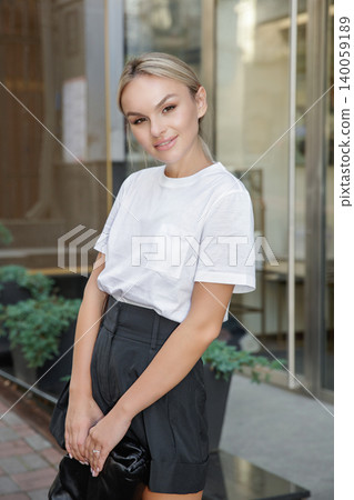 Portrait of a pretty blonde 140059189