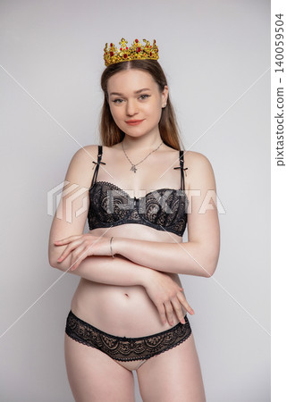 Portrait of a young brunette Portrait of a young brunette 140059504