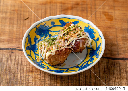 Chicken meatballs with mayonnaise sauce: Chicken meatballs coated in a rich sauce and mayonnaise. Chicken meatballs with mayonnaise sauce: Chicken meatballs coated in a rich sauce and mayonnaise. 140060045