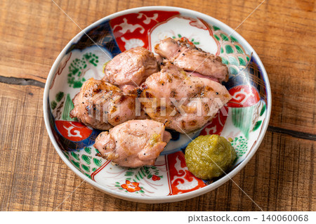 Yakitori Solires:炭烤烤雞串,選用稀有雞肉部位。 Yakitori Solires:炭烤烤雞串,選用稀有雞肉部位。 140060068