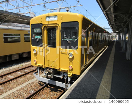 A JNR-type 105 series train! At Ube-Shinkawa Station. A JNR-type 105 series train! At Ube-Shinkawa Station. 140060605