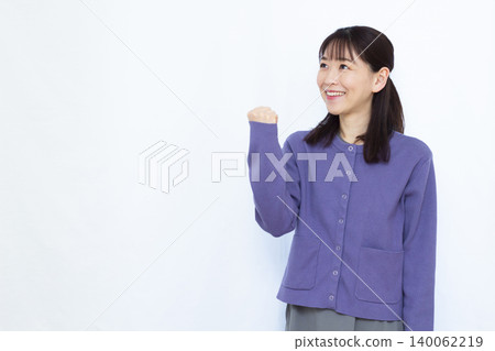 膽量姿勢的女人 140062219