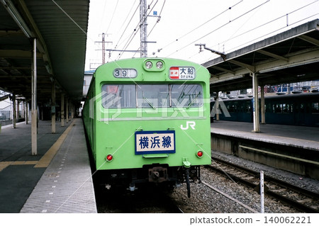 橫濱線03系列車停靠東神奈川站 橫濱線03系列車停靠東神奈川站 140062221