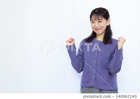 Woman in guts pose Woman in guts pose 140062240