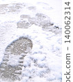 在雪地上的腳印 140062314