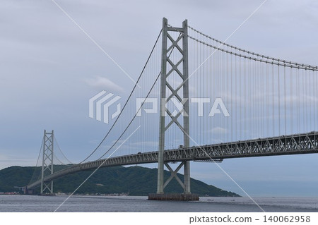 Akashi Kaikyo Bridge seen under a cloudy sky Akashi Kaikyo Bridge seen under a cloudy sky 140062958