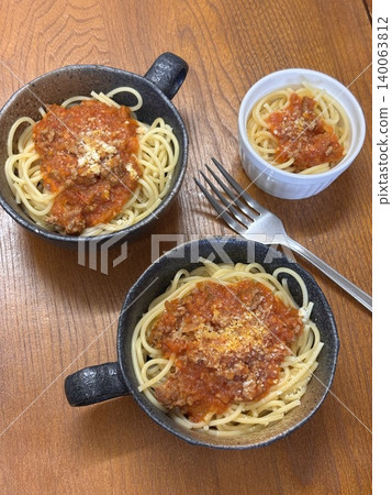 Spaghetti with meat sauce served on a plate Spaghetti with meat sauce served on a plate 140063812
