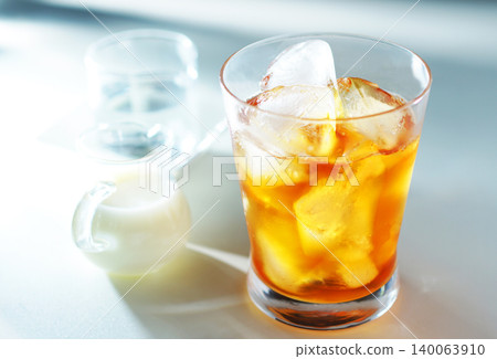Ice milk tea 140063910