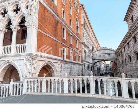 Bridge of Sighs in Venice during peaceful early morning light. beauty of the Italian city Bridge of Sighs in Venice during peaceful early morning light. beauty of the Italian city 140064765