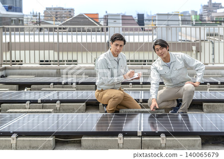 Electrical engineer inspecting solar power generation equipment Electrical engineer inspecting solar power generation equipment 140065679