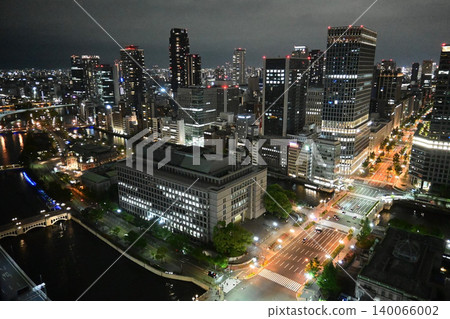 大阪市北區中之島和禦堂筋的夜景 140066002