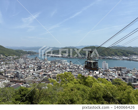 Senkoji Ropeway and townscape overlooking the Onomichi Strait Senkoji Ropeway and townscape overlooking the Onomichi Strait 140066426