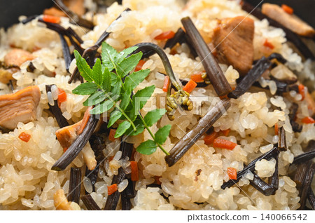 時令佳餚:蕨菜飯 時令佳餚:蕨菜飯 140066542
