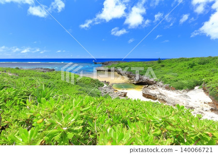 [Okinawa Prefecture] Shiratorizaki Park on Irabu Island (Miyako Island) under a clear blue sky 140066721