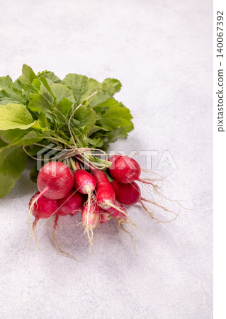 Fresh organic radish bunch with green leaves 140067392