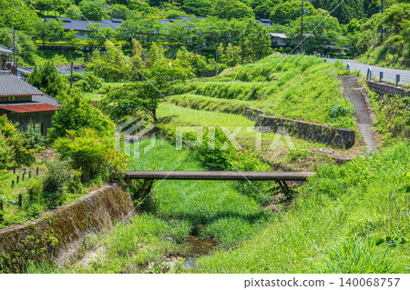 清澈的飛鳥川流經奈良縣飛鳥村奧飛鳥鎮。 清澈的飛鳥川流經奈良縣飛鳥村奧飛鳥鎮。 140068757