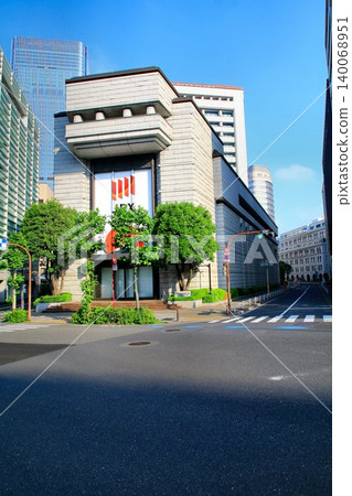 A representative scene of Nihonbashi Kabutocho... [Tokyo Stock Exchange Building Main Building/TSE Arrows] 140068951