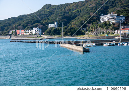 Mie Prefecture, Toba City, Toshi Island, Wagu: Scenery of a fishing village and image of a fishing port. Mie Prefecture, Toba City, Toshi Island, Wagu: Scenery of a fishing village and image of a fishing port. 140069596