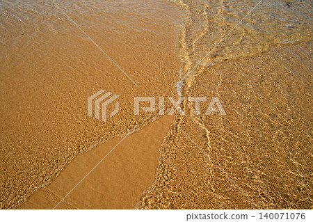 海灘上的波浪 1 海灘上的波浪 1 140071076