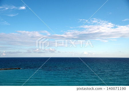A beautiful view of the Caribbean Sea from a resort in Cancun, Mexico. 140071190