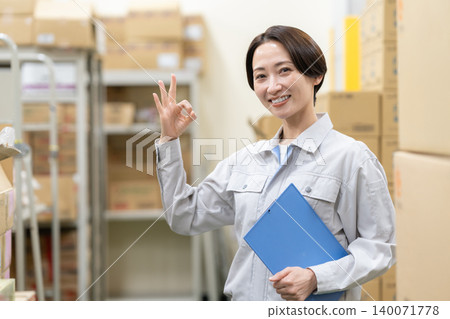 Middle-aged female worker in a warehouse Middle-aged female worker in a warehouse 140071778