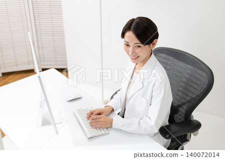 Female doctor Female doctor 140072014