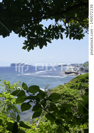 Enoshima and Mount Fuji as seen from Inamuragasaki 140072136