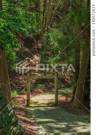 Approach to Asukagawakami-ni-imasu Usutakihime-no-Mikoto Shrine, Asuka Village, Nara Prefecture 140072633